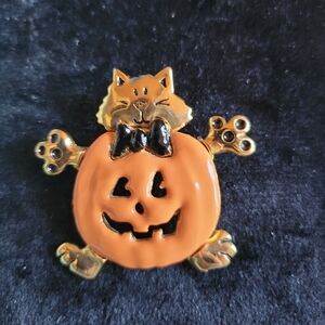 Kenneth Cole KC Halloween Cat in Jack-O-Lantern Pumpkin Brooch